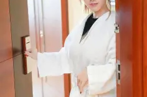 盲道上演戏的网红坑了1700万真盲人