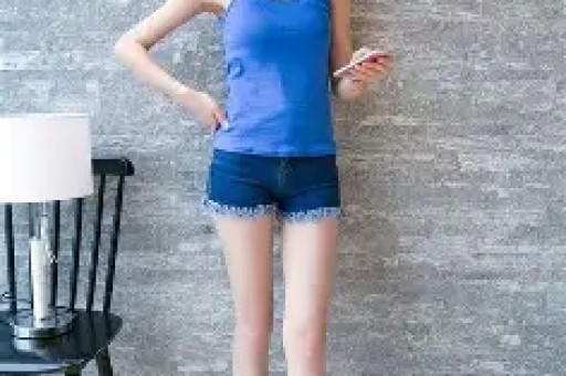 结婚几十年零绯闻看清何冰妻子是谁后才懂他为何不敢乱来